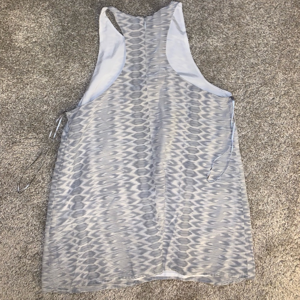 Joie Gray Zebra Sleeveless Zip up Blouse sz XS - Picture 8 of 10